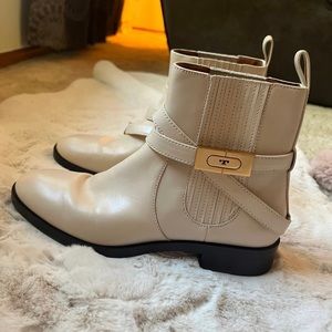 Ivory Tory Burch Boot good condition